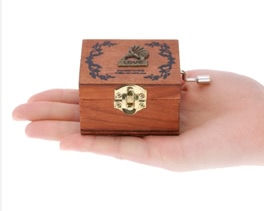 Retro Wooden Musical Box Hand Crank Music Box Exquisite Workmanship 4 Patterns for Option